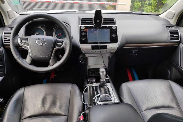 Used Toyota Prado 2018 3.5L Automatic TX-L Center Console
