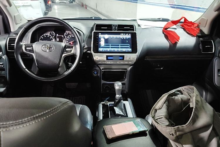 Used Toyota Prado 2018 3.5L Automatic TX-L Center Console
