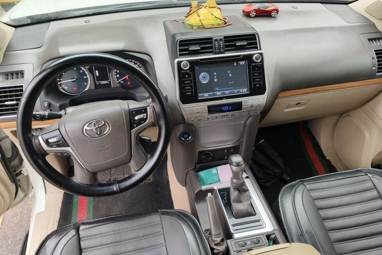 Used Toyota Prado 2018 3.5L Automatic TX-L Center Console