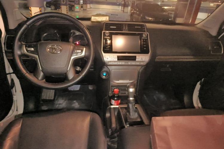 Used Toyota Prado 2018 3.5L Automatic TX-L Center Console