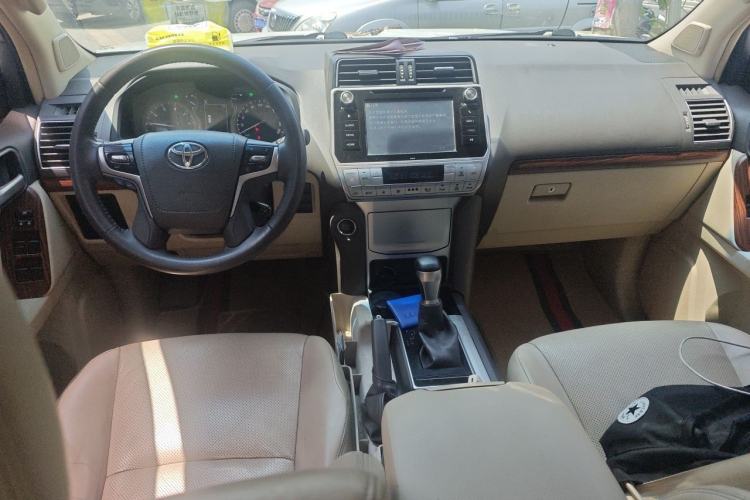Used Toyota Prado 2018 3.5L Automatic TX-L Center Console