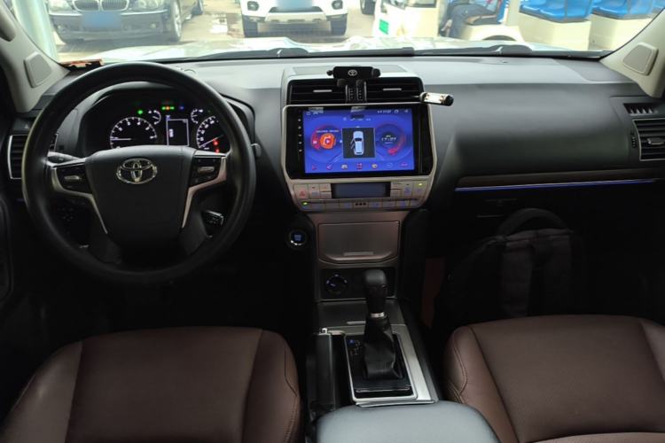 Used Toyota Prado 2018 3.5L Automatic TX-L Center Console