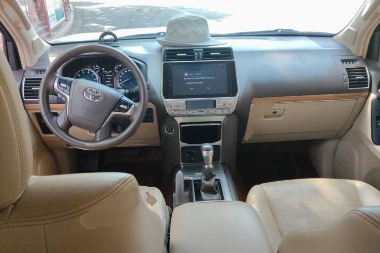 Used Toyota Prado 2018 3.5L Automatic TX-L Center Console
