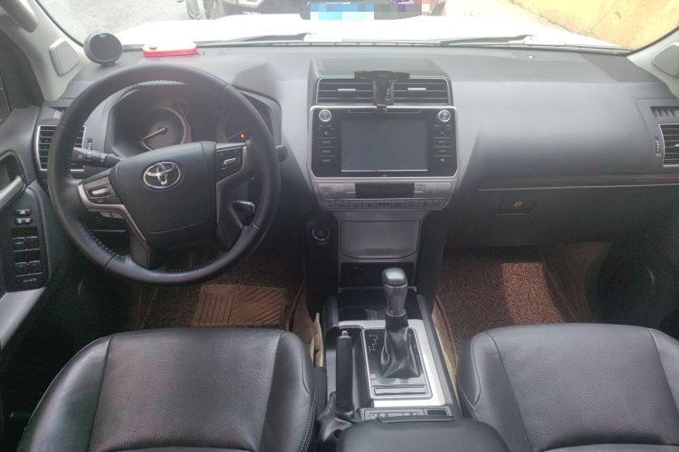 Used Toyota Prado 2018 3.5L Automatic TX Center Console