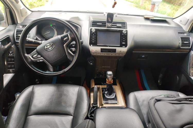 Used Toyota Prado 2018 3.5L Automatic TX-L NAVI with Rear-Mounted Spare Tire Center Console