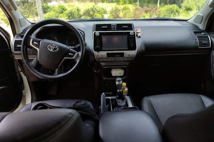 Used Toyota Prado 2018 3.5L Automatic TX-L Center Console