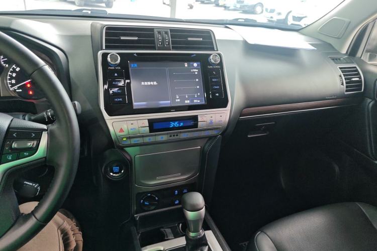 Used Toyota Prado 2018 3.5L Automatic TX-L Center Console