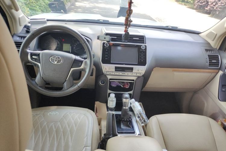 Used Toyota Prado 2018 3.5L Automatic TX Center Console
