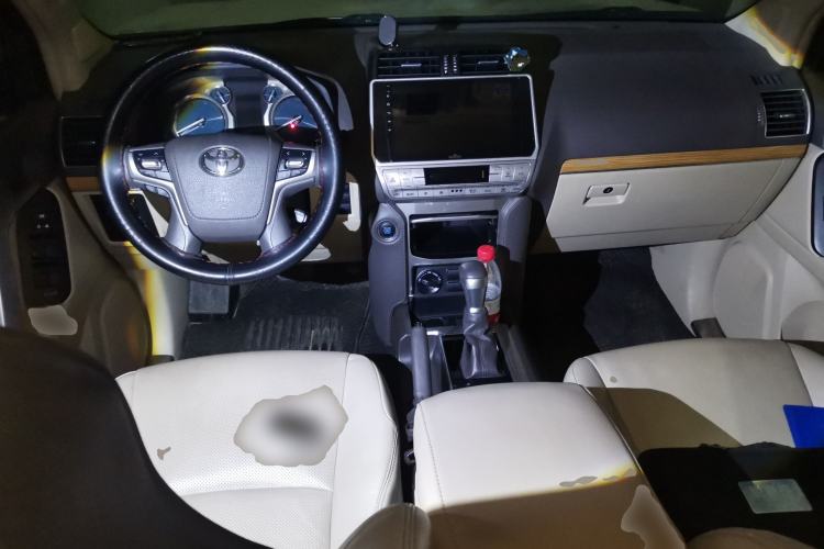 Used Toyota Prado 2018 3.5L Automatic TX-L Center Console
