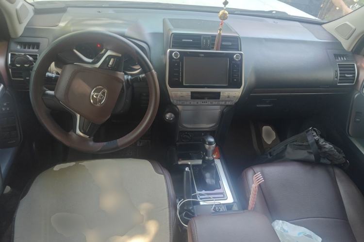 Used Toyota Prado 2018 3.5L Automatic TX Center Console