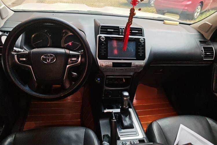 Used Toyota Prado 2018 3.5L Automatic TX-L Center Console