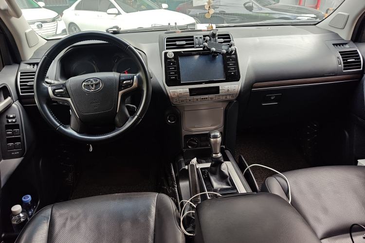 Used Toyota Prado 2018 3.5L Automatic TX-L Center Console