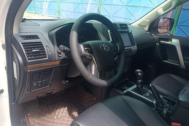 Used Toyota Prado 2018 3.5L Automatic TX Center Console
