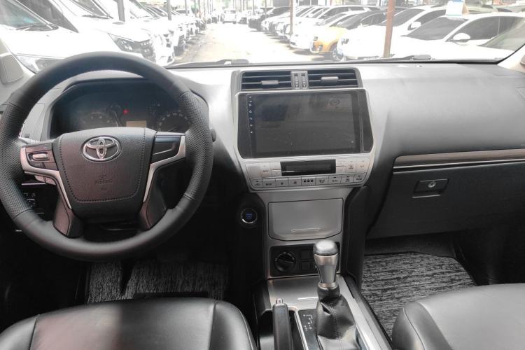 Used Toyota Prado 2018 3.5L Automatic TX Center Console