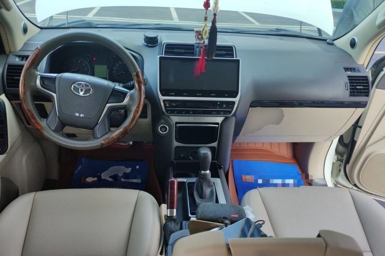 Used Toyota Prado  Center Console