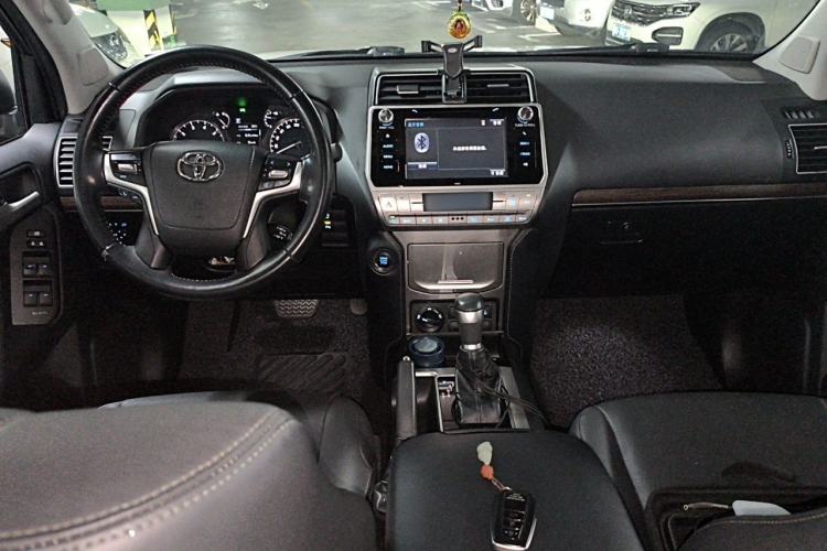 Used Toyota Prado 2018 3.5L Automatic TX-L Center Console