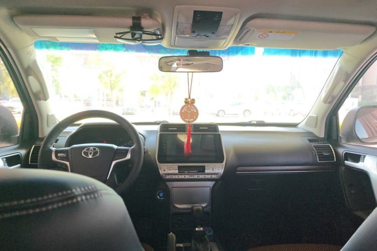 Used Toyota Prado 2018 3.5L Automatic TX Center Console