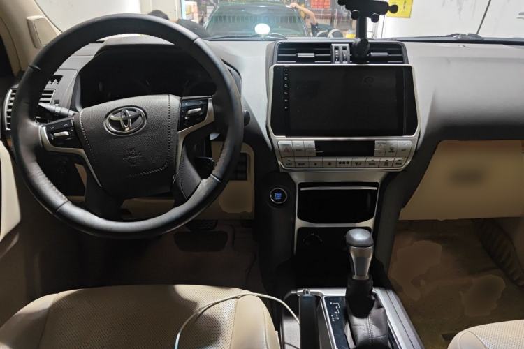 Used Toyota Prado 2018 3.5L Automatic TX-L with Rear-Mounted Spare Tire Center Console