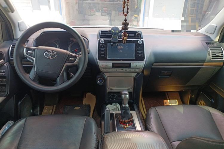Used Toyota Prado 2018 3.5L Automatic TX-L Center Console