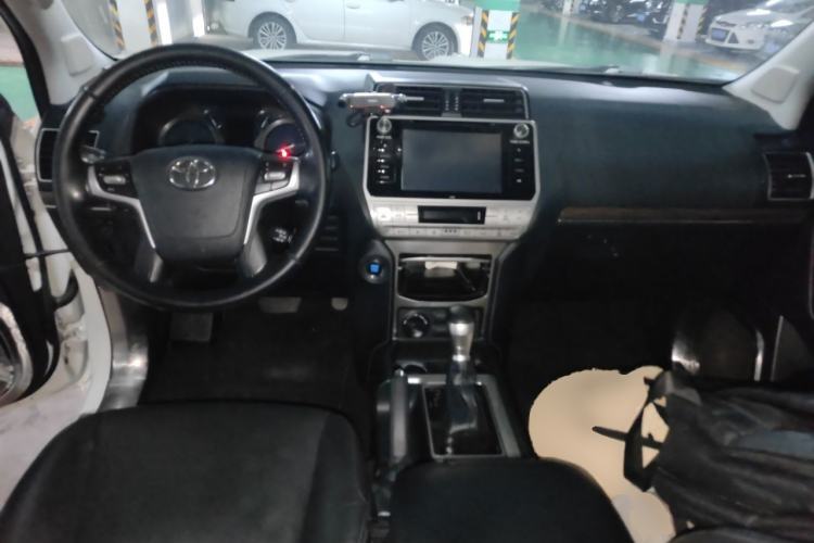 Used Toyota Prado 2018 3.5L Automatic TX-L Center Console