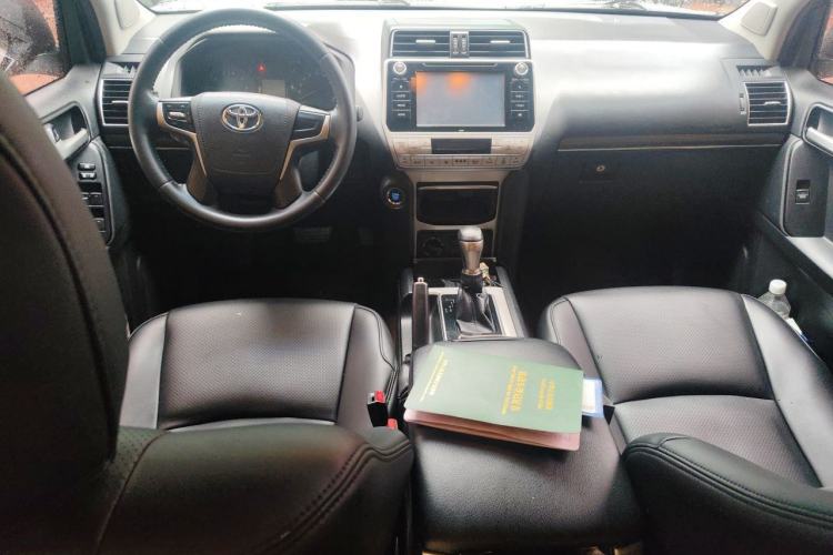Used Toyota Prado 2018 3.5L Automatic TX Center Console