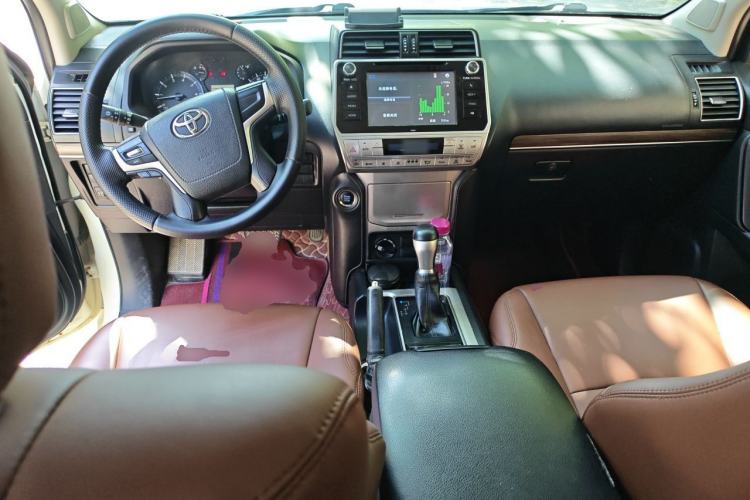 Used Toyota Prado 2018 3.5L Automatic TX Center Console