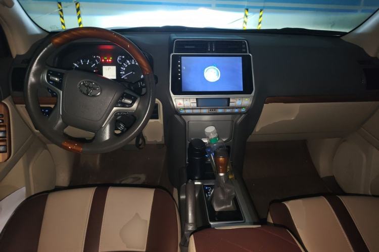 Used Toyota Prado  Center Console