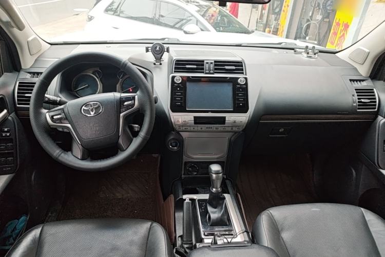 Used Toyota Prado  Center Console