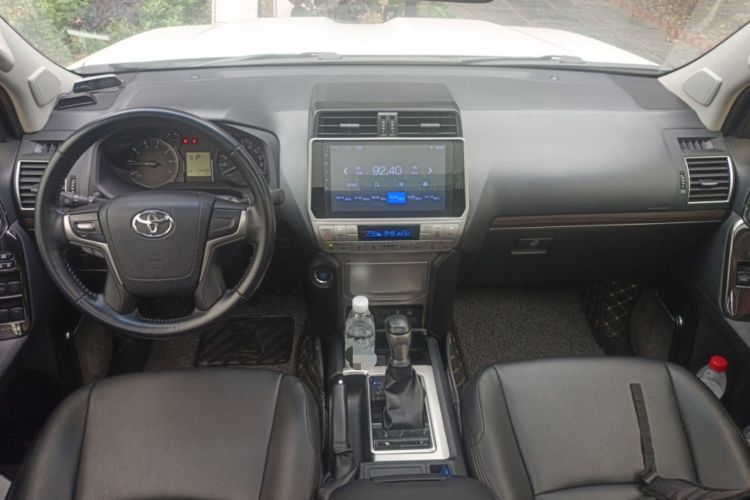 Used Toyota Prado 2018 3.5L Automatic TX Center Console