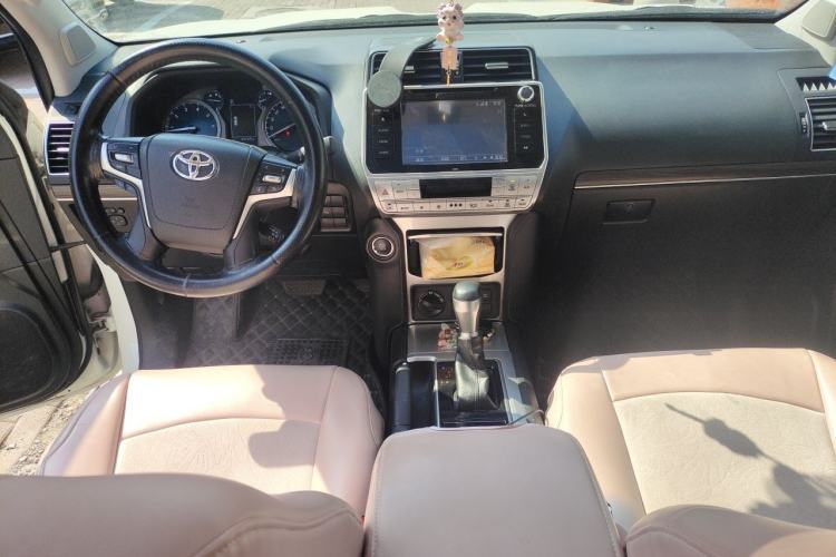 Used Toyota Prado 2018 3.5L Automatic TX Center Console