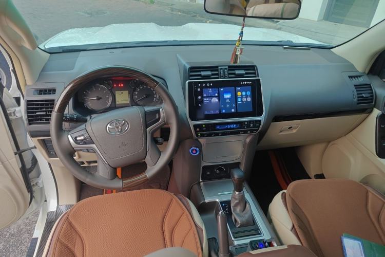 Used Toyota Prado  Center Console