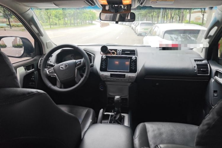 Used Toyota Prado 2018 3.5L Automatic TX-L Center Console