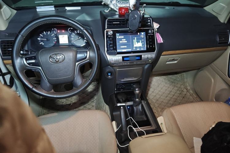 Used Toyota Prado 2018 3.5L Automatic TX Center Console