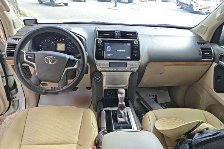 Used Toyota Prado 2018 3.5L Automatic TX Center Console