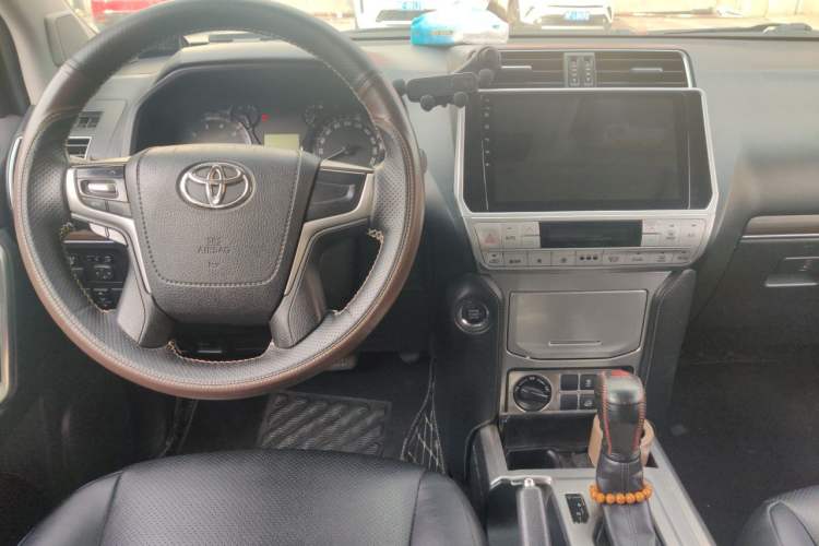 Used Toyota Prado 2018 3.5L Automatic SX Center Console