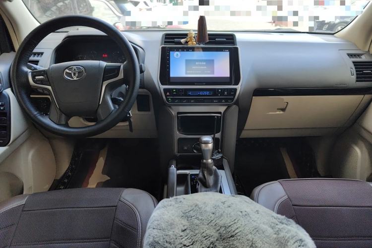 Used Toyota Prado  Center Console