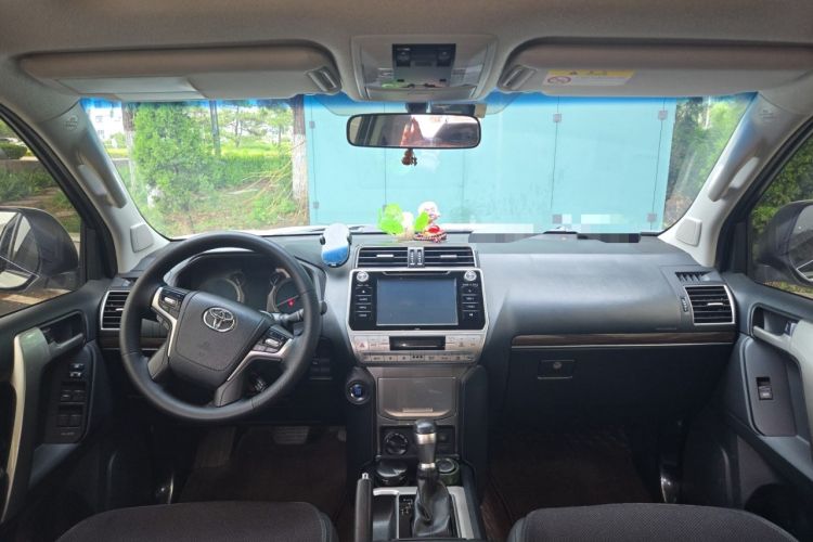 Used Toyota Prado 2018 3.5L Automatic TX-L Center Console