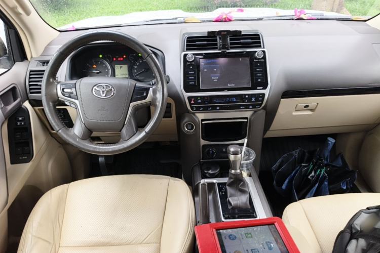 Used Toyota Prado 2018 4.0L TX-L U.S. Specification Center Console