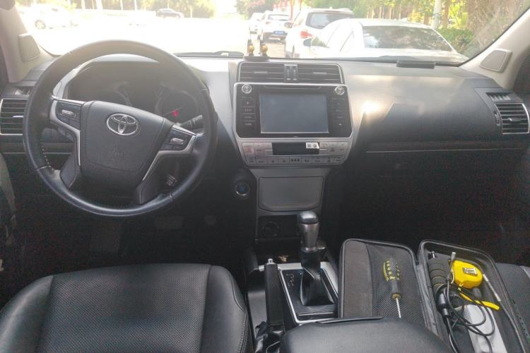 Used Toyota Prado 2018 3.5L Automatic TX-L with Rear-Mounted Spare Tire Center Console