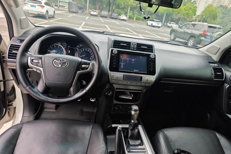 Used Toyota Prado 2018 3.5L Automatic TX-L Center Console