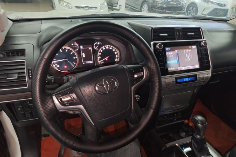 Used Toyota Prado 2018 3.5L Automatic TX-L Center Console
