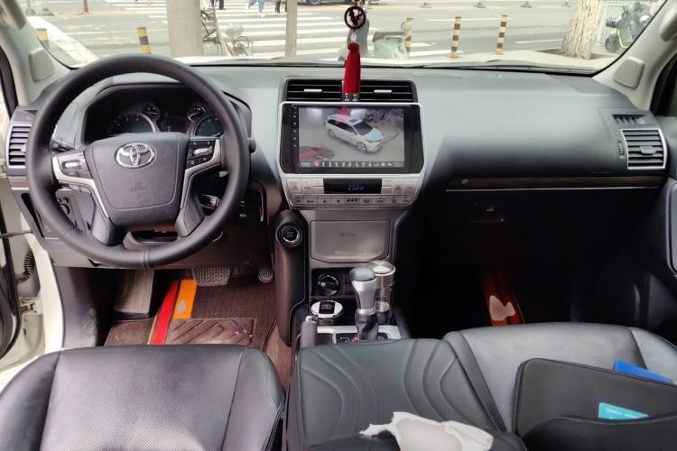 Used Toyota Prado 2018 3.5L Automatic TX-L Center Console