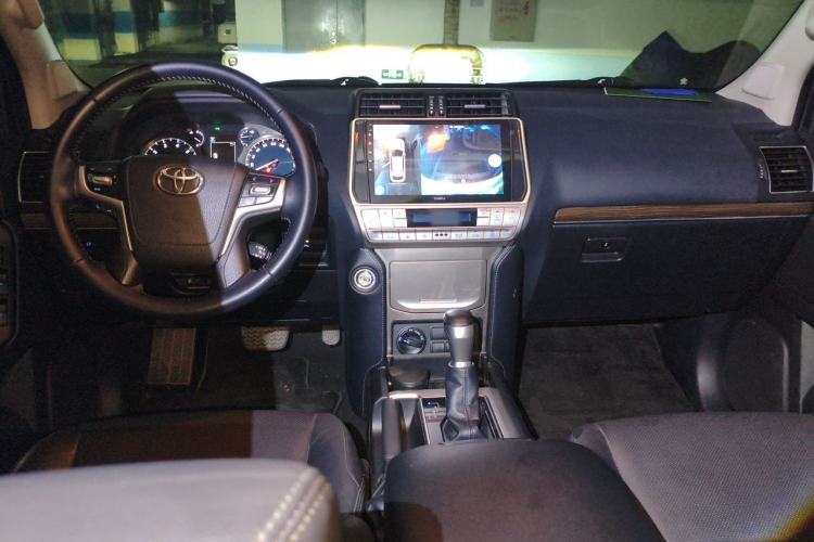 Used Toyota Prado 2018 3.5L Automatic TX-L Center Console