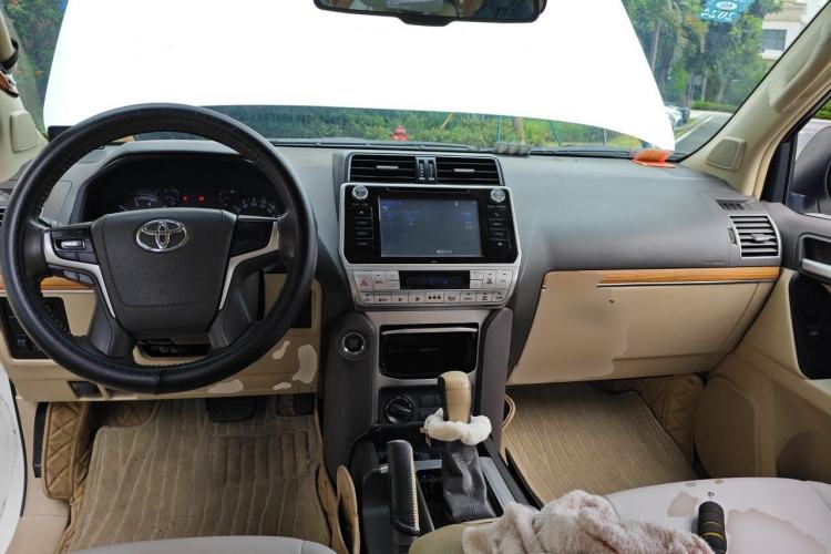 Used Toyota Prado 2018 3.5L Automatic TX Center Console