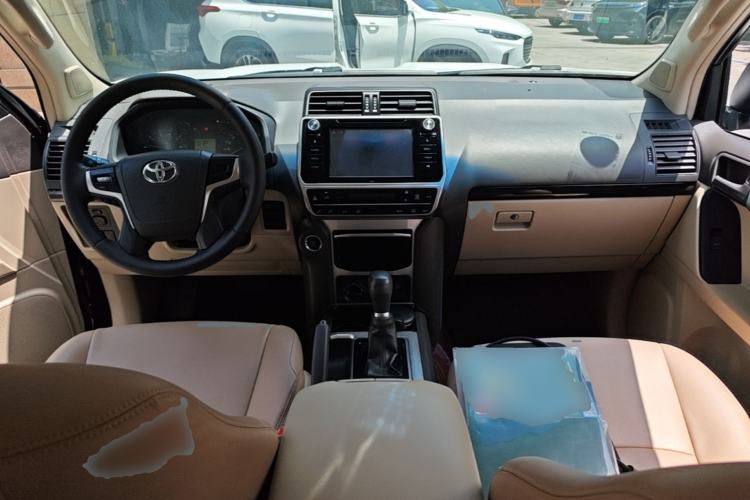 Used Toyota Prado 2018 3.5L Automatic SX Center Console