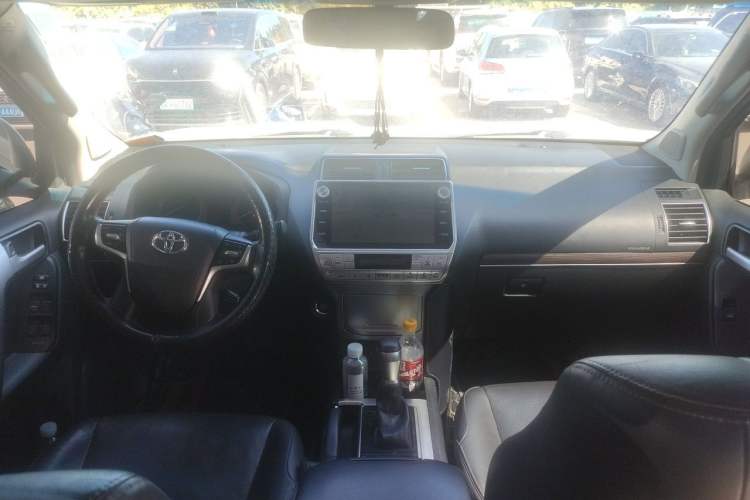 Used Toyota Prado 2018 3.5L Automatic TX-L Center Console