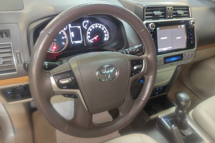 Used Toyota Prado 2018 3.5L Automatic TX-L Center Console