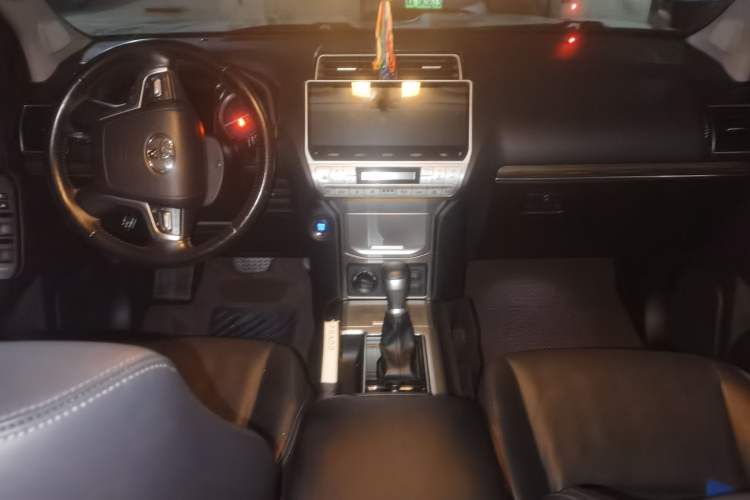 Used Toyota Prado 2018 3.5L Automatic TX-L Center Console