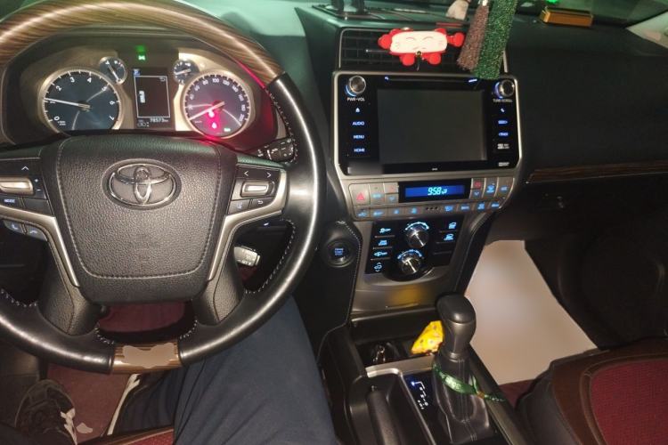Used Toyota Prado 2018 3.5L Automatic VX NAVI Center Console