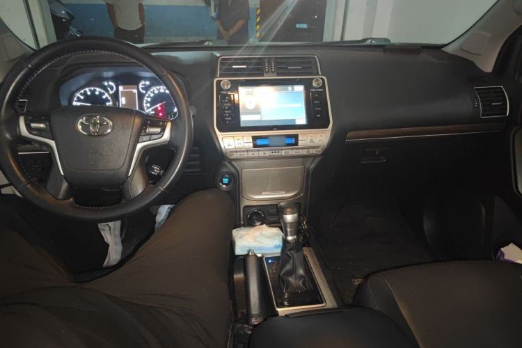 Used Toyota Prado  Center Console